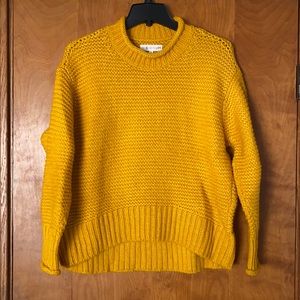 Women’s Stylish sweater. Great condition.